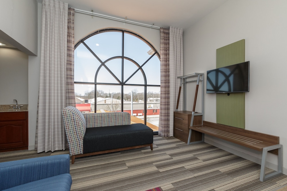 Holiday Inn Express Hotel & Suites South Bend by IHG - photo 15