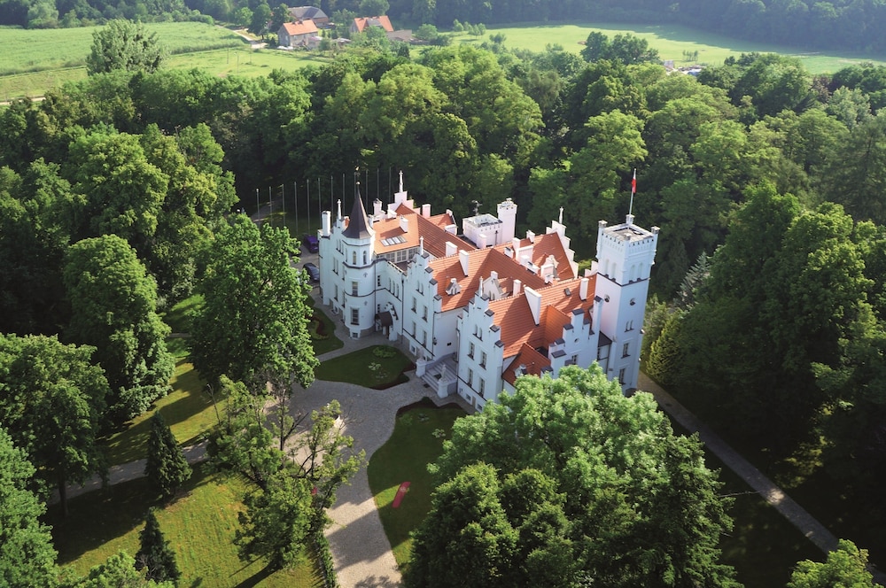 Pałac Sulisław — 5-Star Luxury Hotel in Grodkow, Poland