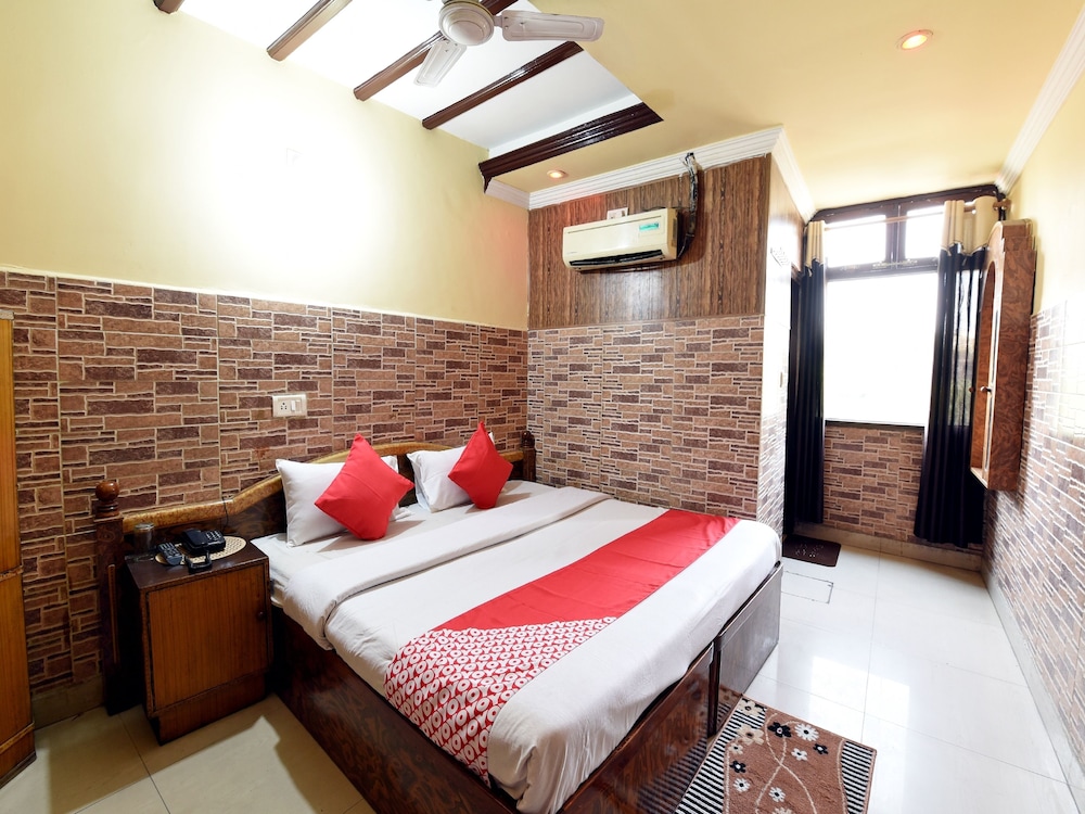 OYO 19541 Hotel Jammu Palace in Jammu, India