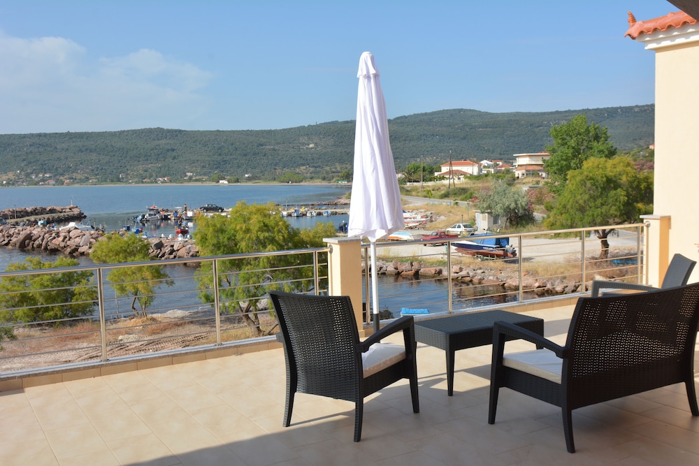 Palaiologou Panorama Apartments — 4-Star Luxury Hotel in Mantamados, Greece