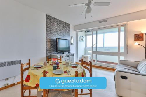 L’albatros 50m Plage Parking in Saint-Hilaire-De-Riez, France