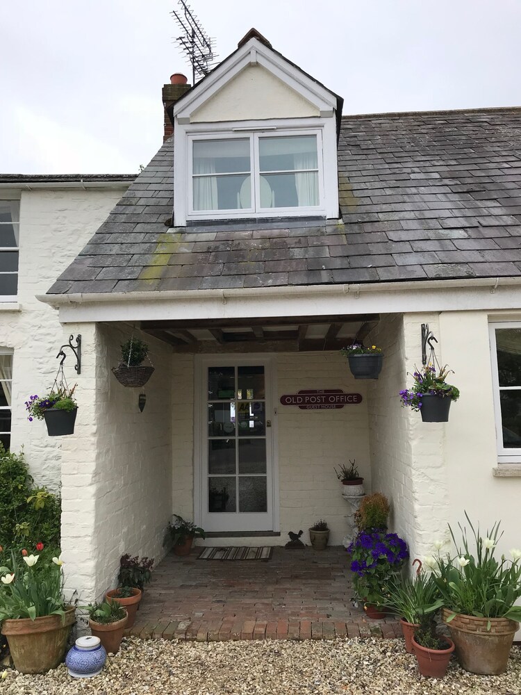 The Old Post Office Guest House — 4-Star Luxury Hotel in Swindon, United Kingdom