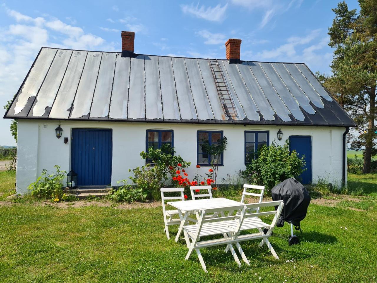 Villa Vemmentorp Körsbärsblomsvillan 6 min från havet — 4-Star Luxury Hotel in Skurup, Sweden