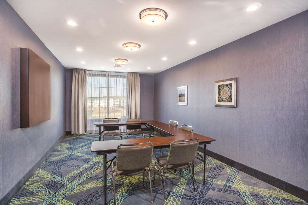 La Quinta Inn & Suites by Wyndham Cullman - photo 38