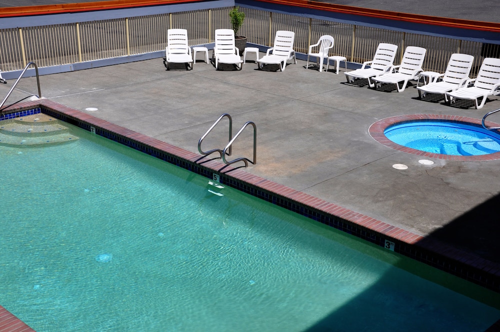 Harborside Inn - photo 23