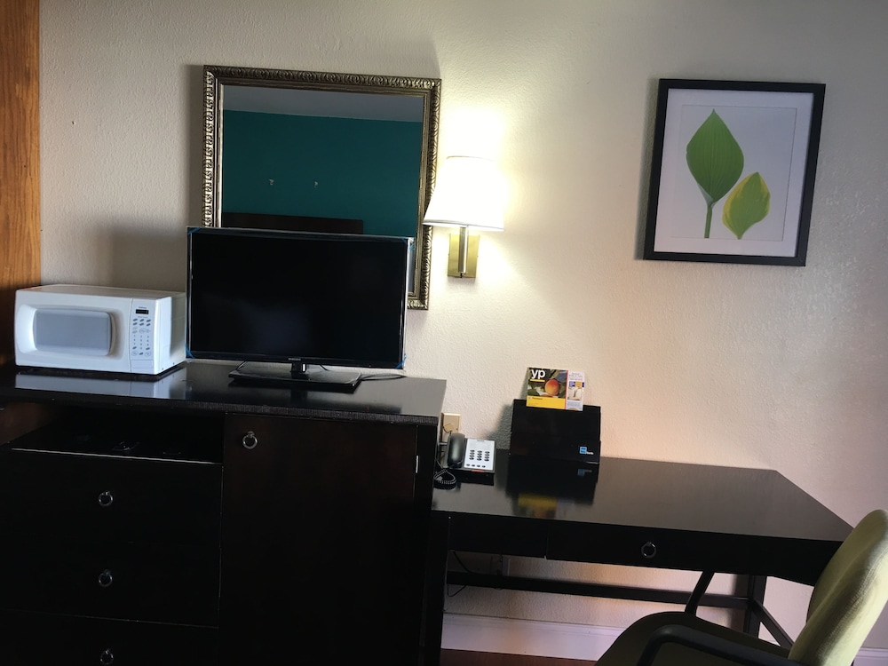 Days Inn by Wyndham Thomson - photo 10
