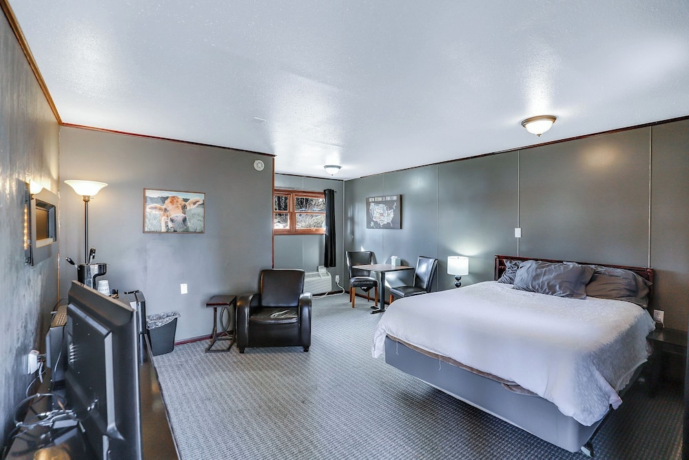 Cedar Village Motel & RV Park - photo 5