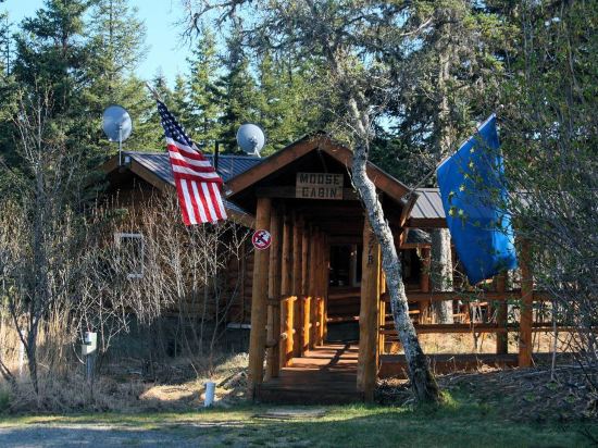 Moose Cabin — 4-Star Luxury Hotel in Anchor Point, United States