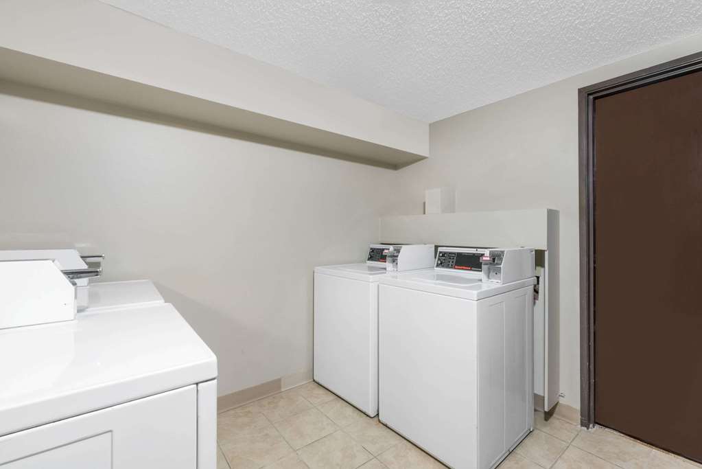 Super 8 by Wyndham Pierre SD - photo 14