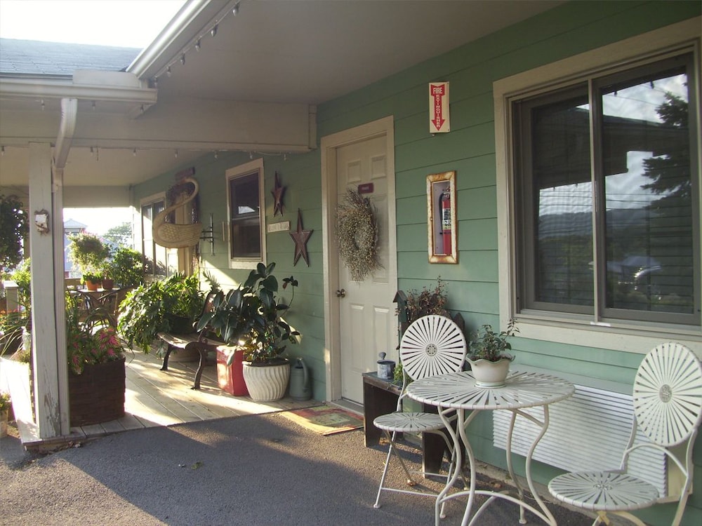 The Garrett Inn - photo 60