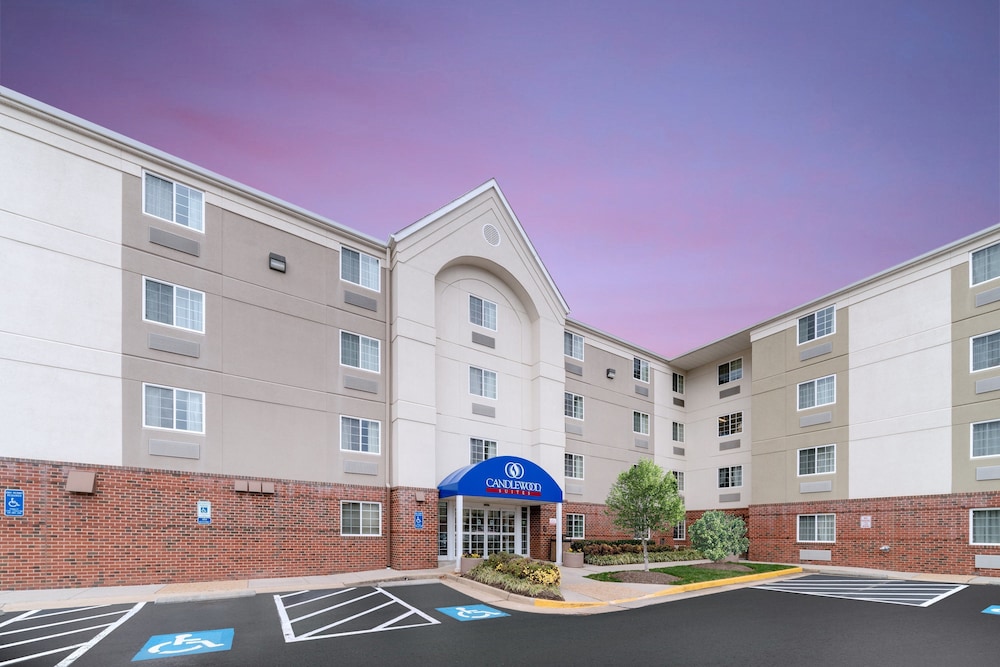 Candlewood Suites Herndon by IHG - carbon neutral hotel in Herndon
