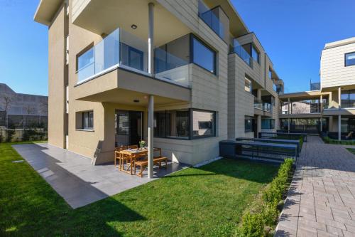 Katya Resort Superior Apartments MGH A3 4 in Desenzano Del Garda, Italy