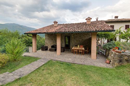 Comfortable house with pool in Castelnuovo di Garfagnana — 4-Star Luxury Hotel in Castelnuovo Di Garfagnana, Italy