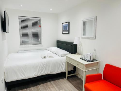 Riverside Premium Double Room E14 - last minute hotel in London