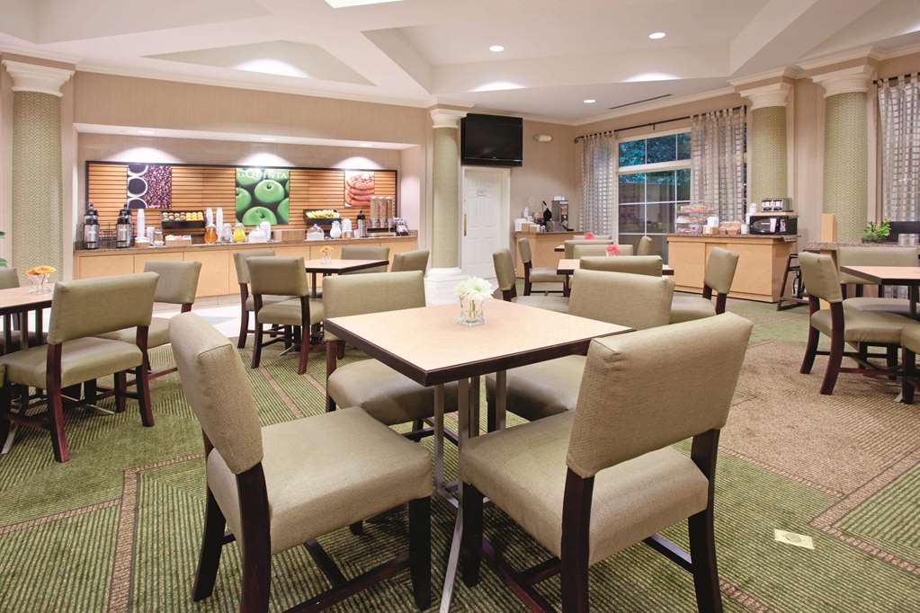 La Quinta Inn & Suites by Wyndham Colorado Springs South AP - photo 57