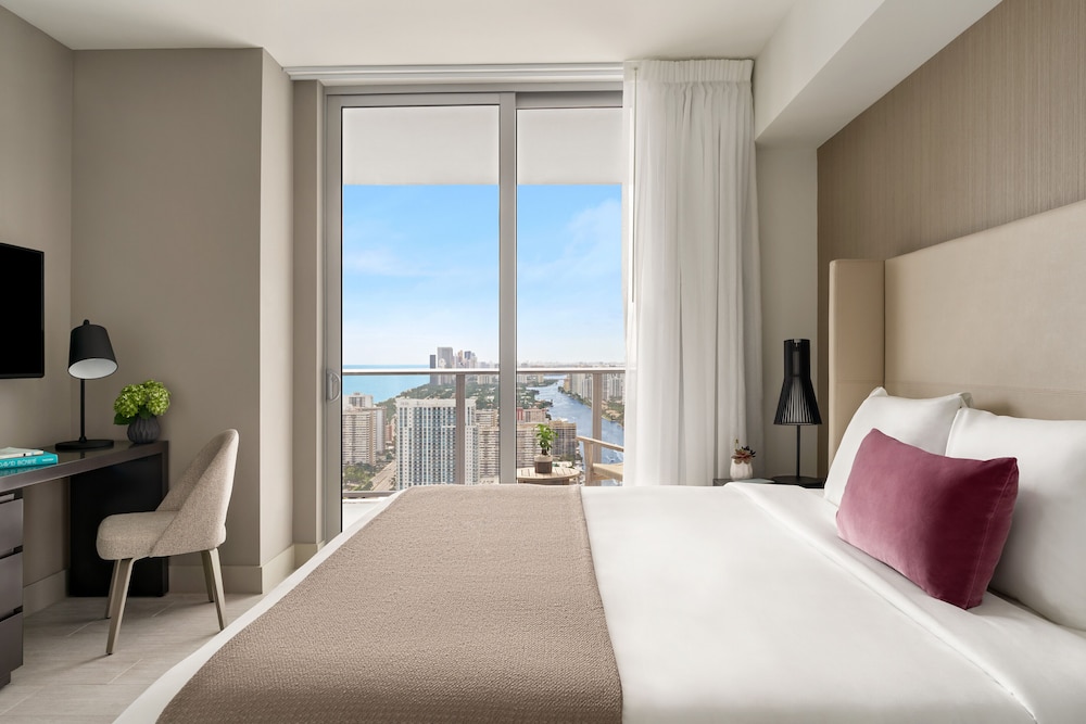 Hyde Beach House — 4-Star Luxury Hotel in Hollywood, United States