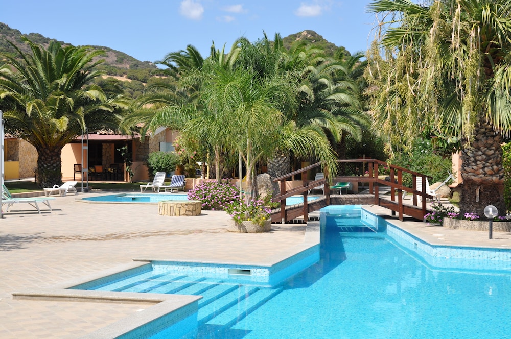 Green Village Resort — hotel in Villasimius
