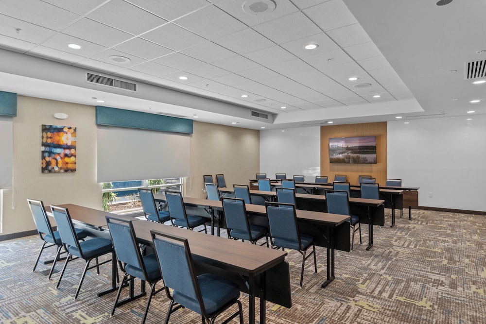 Hampton Inn by Hilton Redmond Bend Airport - photo 32