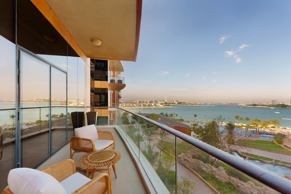Maison Privee Splendid Apt on The Palm with Stunning Sea Views — 4-Star Luxury Hotel in Dubai, United Arab Emirates