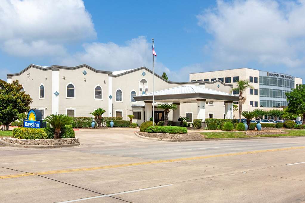 Days Inn & Suites by Wyndham Webster NASA ClearLake Houston - photo 3