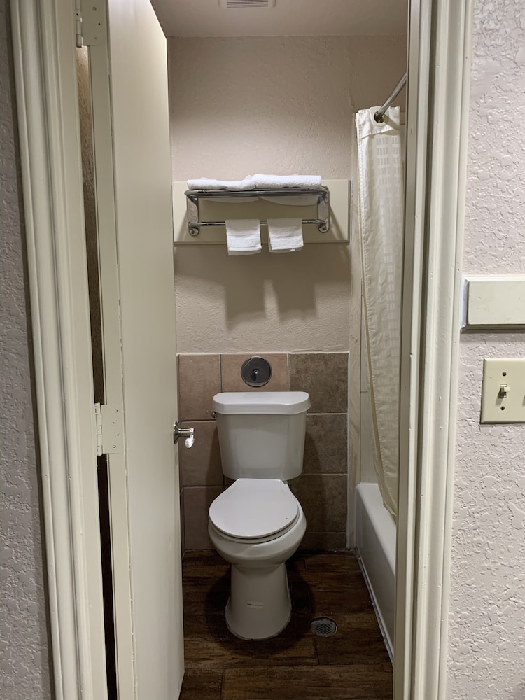 Luxury Inn and Suites - photo 14