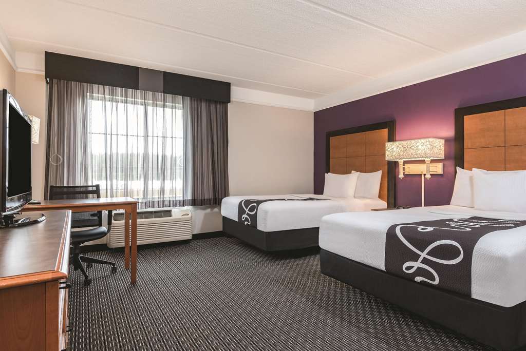 La Quinta Inn & Suites by Wyndham Univ Area Chapel Hill - photo 22