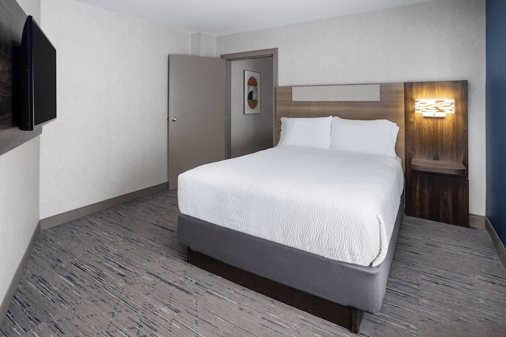 Holiday Inn Express Hotel & Suites Brattleboro by IHG - photo 29
