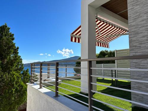 Villa Yolanda 3 Apartment Leda Luxury Family Apartment Sea View — 4-Star Luxury Hotel in Poros, Greece