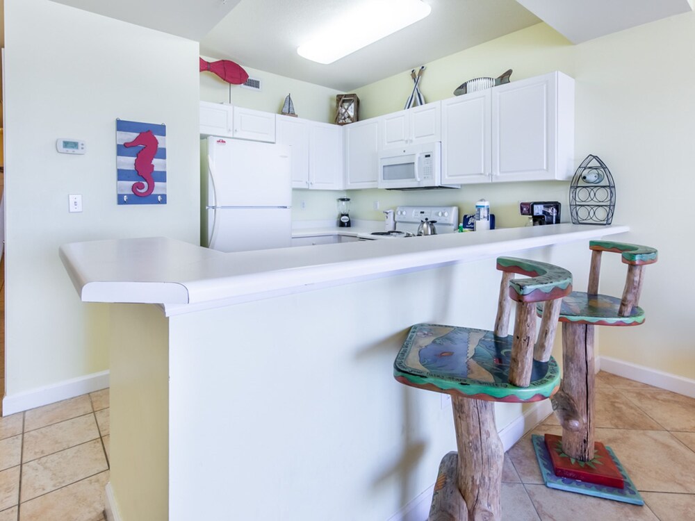 Pelican Isle 606 by RedAwning - photo 8