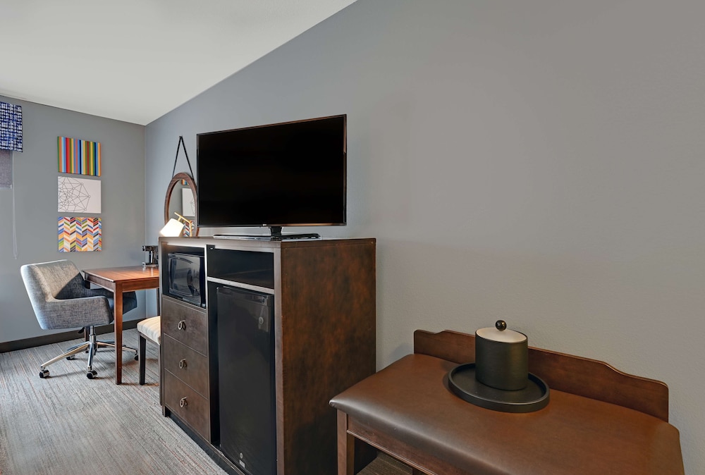 Hampton Inn Farmington - photo 11