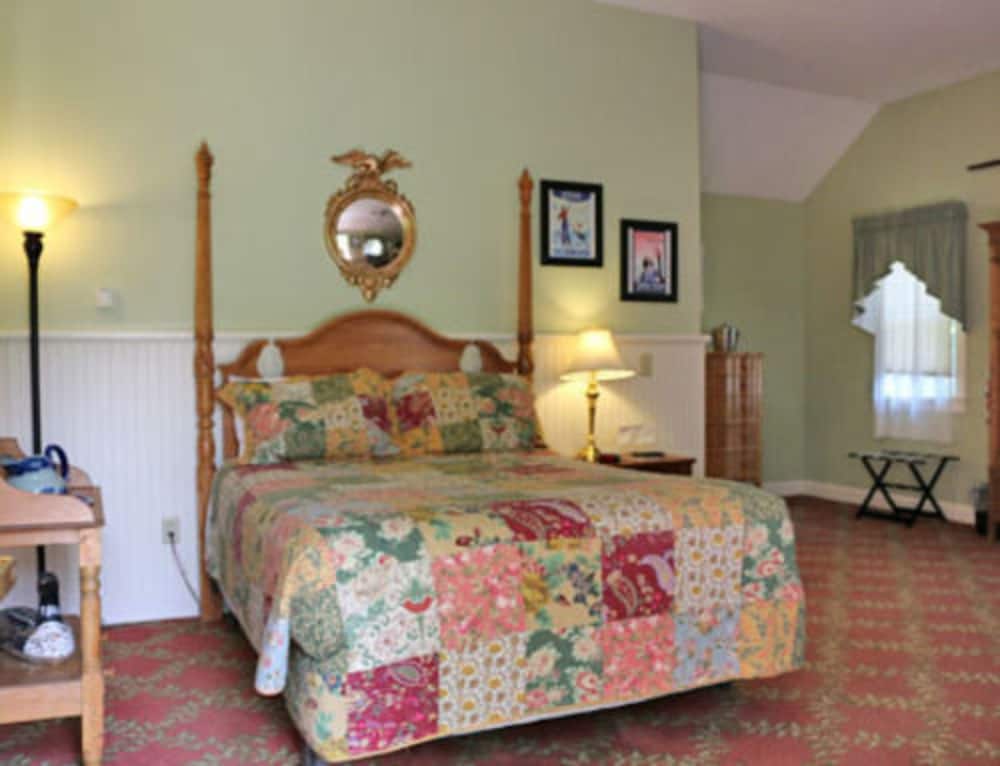 Kearsarge Inn - photo 3