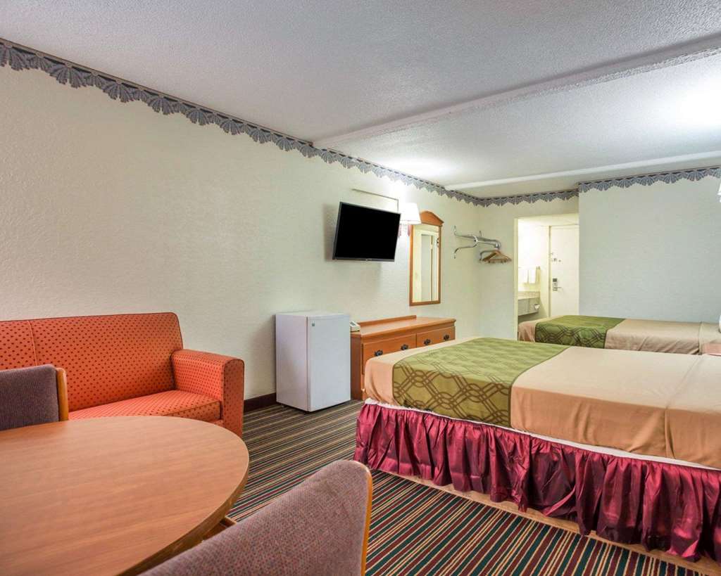 Rodeway Inn Stone Mountain - photo 20