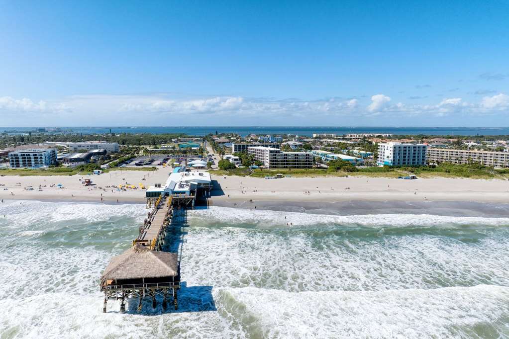 La Quinta Inn & Suites by Wyndham Cocoa Beach Oceanfront - photo 48