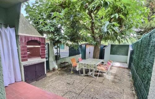 Studio Cabine Valras Plage 300m de la Mer in Valras-Plage, France