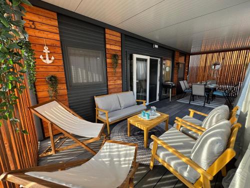 Mobile homes Marea — 4-Star Luxury Hotel in Turanj, Croatia
