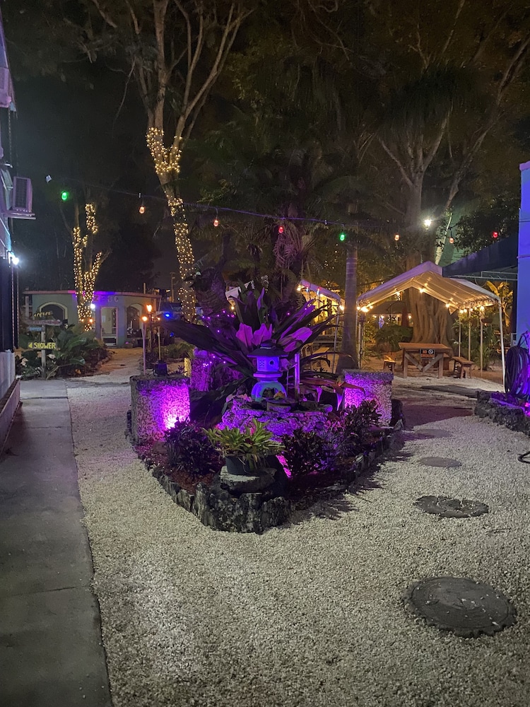 Hoosville Hostel - photo 30