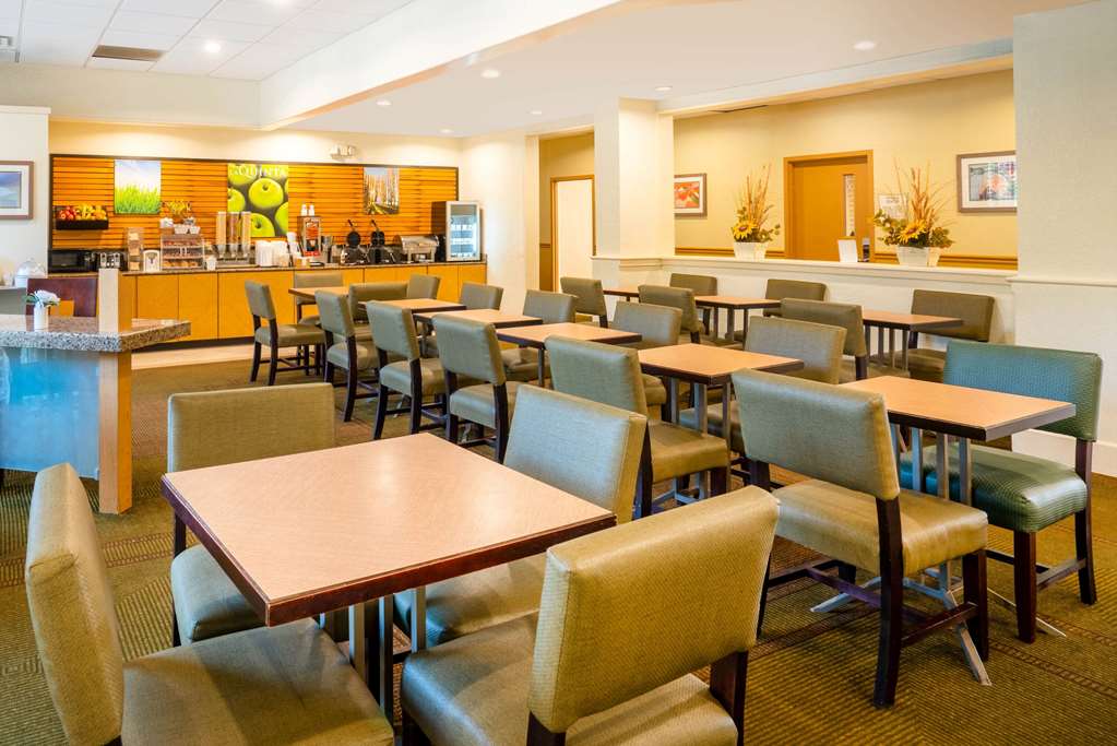 La Quinta Inn & Suites by Wyndham Nashville Airport Opryland - photo 70