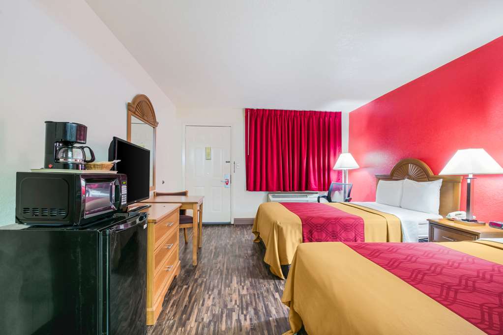 Econo Lodge & Suites Brinkley - photo 12