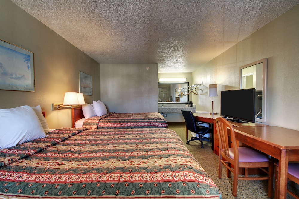 Key West Inn Wetumpka - photo 6