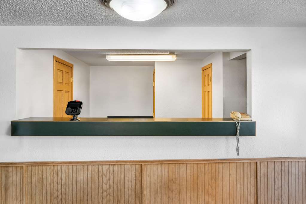 Econo Lodge Miles City I 94 - photo 10