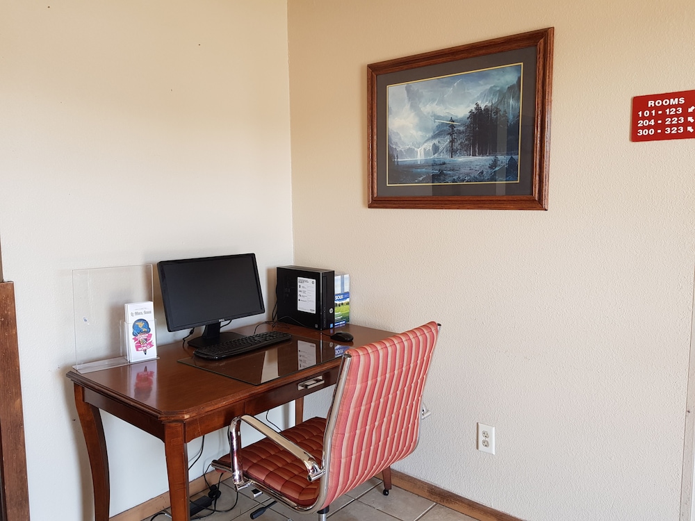 Le Mars Inn & Suites - photo 43