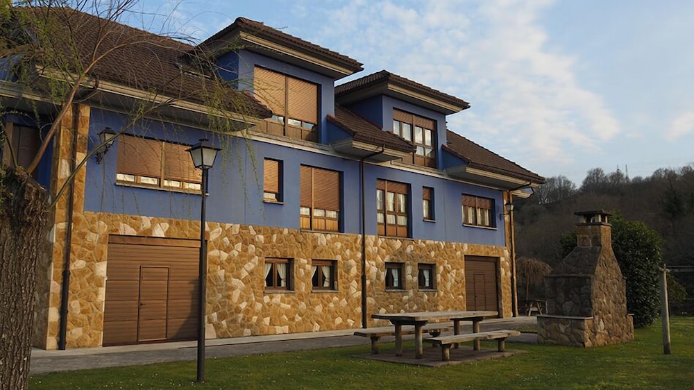 Elpongallin - carbon neutral hotel in Pilona
