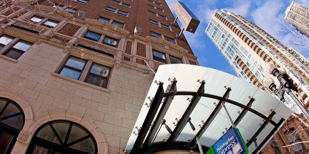 Holiday Inn Express Chicago Magnificent Mile - photo 45