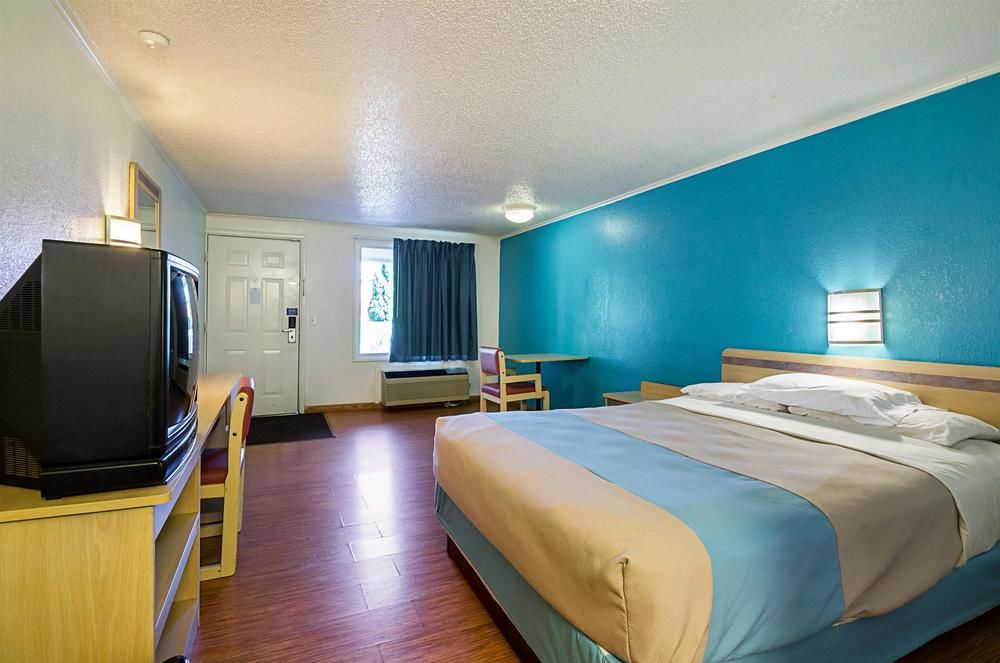 Motel 6 Bloomington Indiana - photo 11