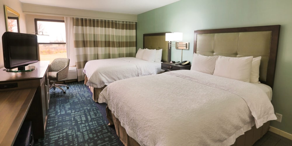 Hampton Inn & Suites Nashville Airport - photo 20