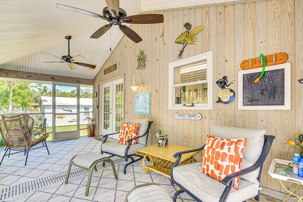 Waterfront Florida Abode w Deck Grill & Fire Pit — hotel in Spring Hill