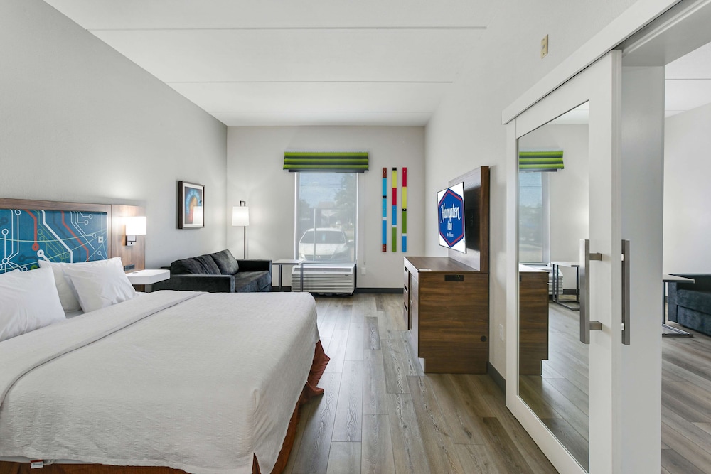 Hampton Inn Houston Pearland - photo 26
