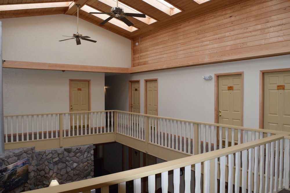 The Otter Supper Club & Lodge - photo 5