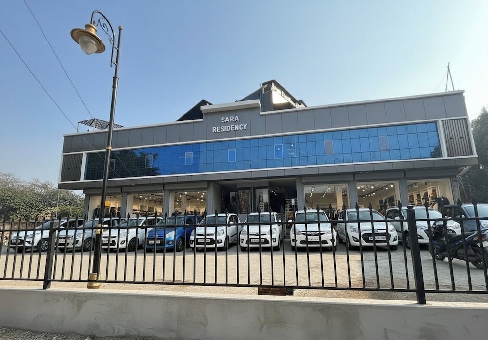 OYO 4998 Sara Residency — hotel near Prayagraj Airport