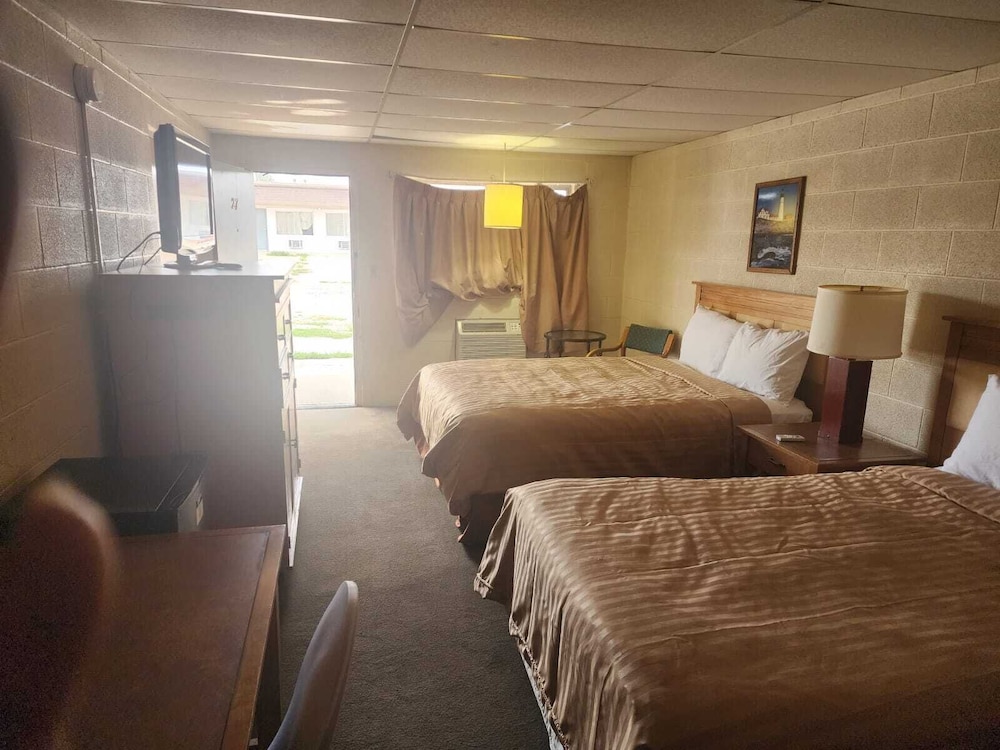 First Inn By OYO Quinter Hwy 70 - photo 13